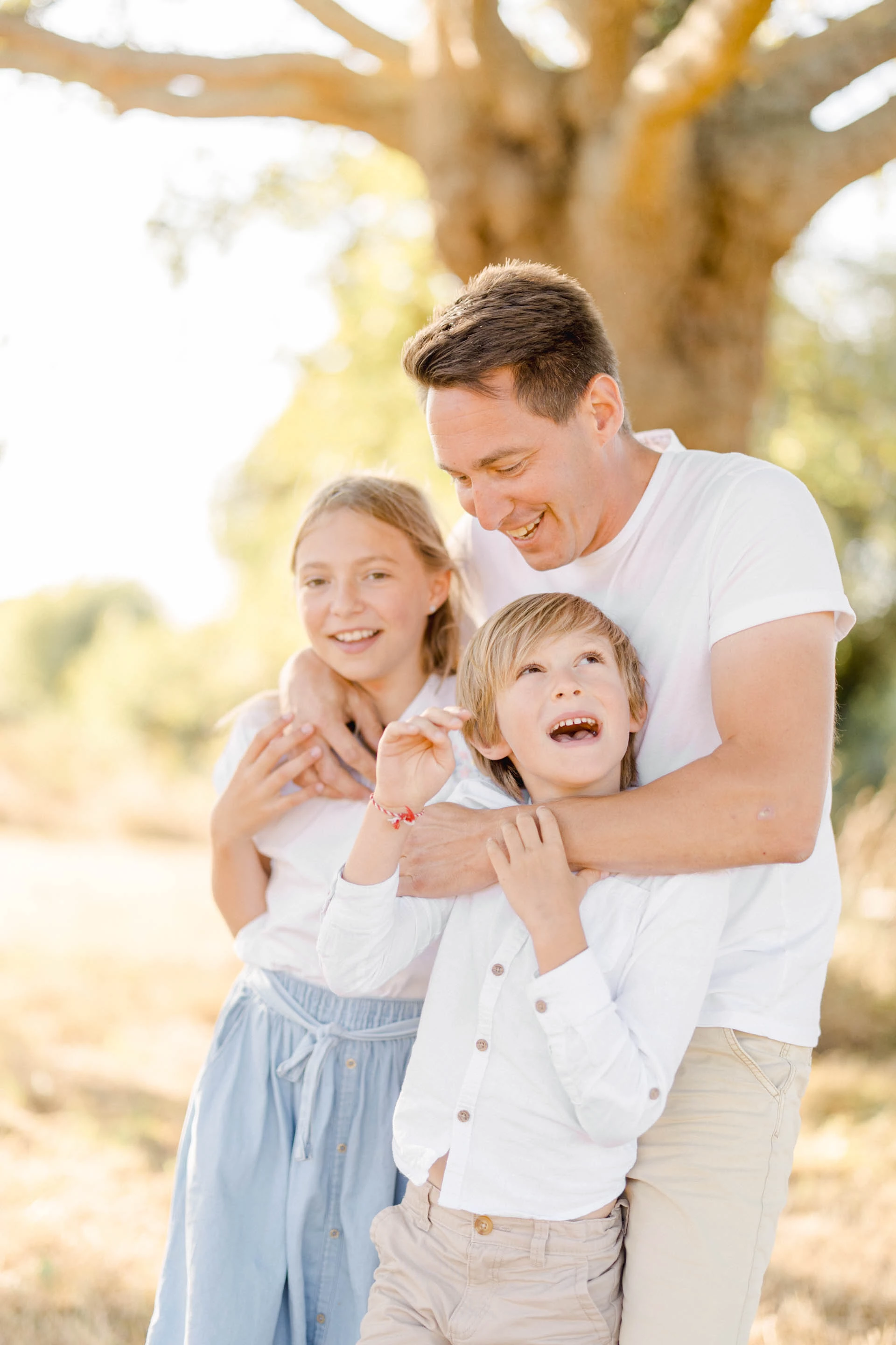 bonheur sourire main chemise enfant